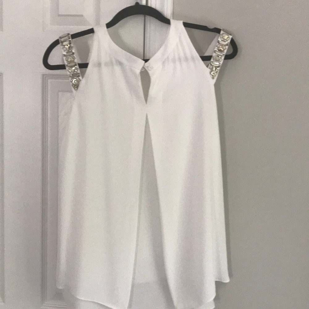 White silk top wgem embellished shoulder design - Picture 4 of 4